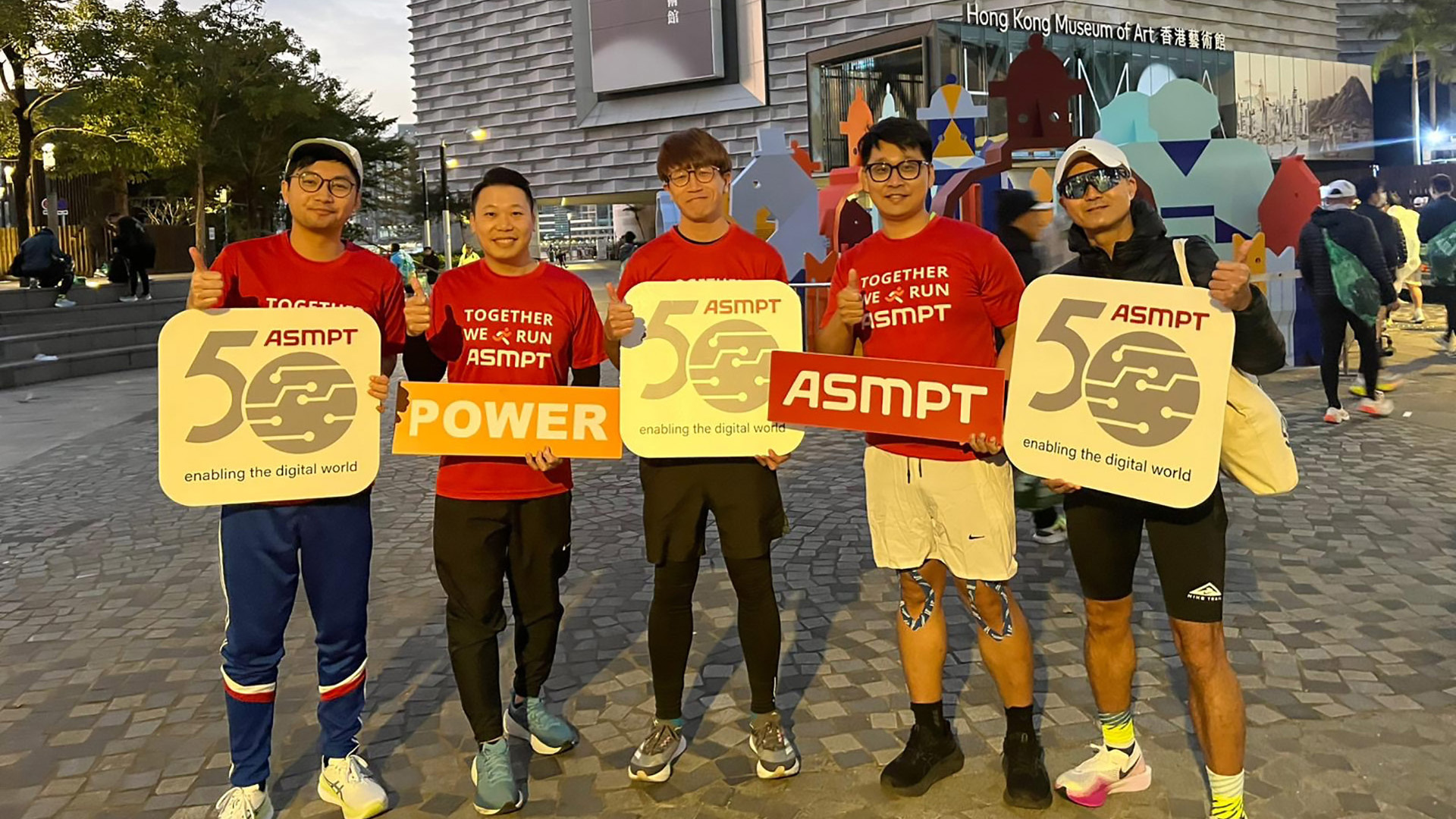 asmpt_50at50_6_-group-photo--half-marathon-runners-in-early-morning.jpg